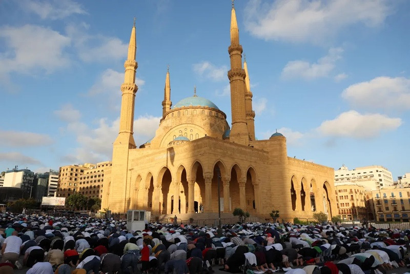 muslim worshippers attend eidul azha prayers outside al amin mosque in downtown beirut lebanon photo afp