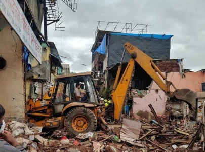 eleven dead including eight children in mumbai building collapse
