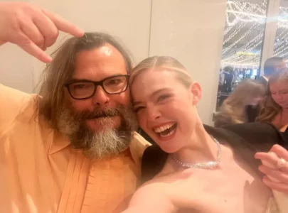 elle fanning shares jack black crush recalls boyfriend s hall pass comment during the golden globes elle fanning shares jack black crush recalls boyfriend s hall pass comment during the golden globes