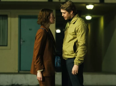 emma stone thinks taylor swift s ex joe alwyn is one of the sweetest people you ll ever meet