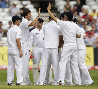 pakistan outclassed by dominating england