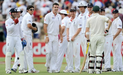 pietersen strikes to put australia on the ropes