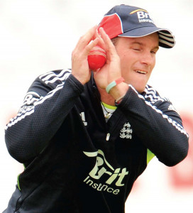 england ready to target pakistan s inexperience strauss