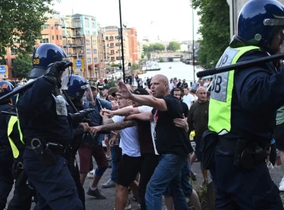 uk pm vows speedy punishment to rioters