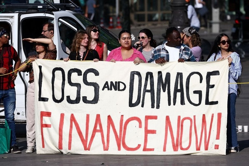 Environmental activists hold a banner during a climate strike action in Paris, France, June 23, 2023. PHOTO: REUTERS