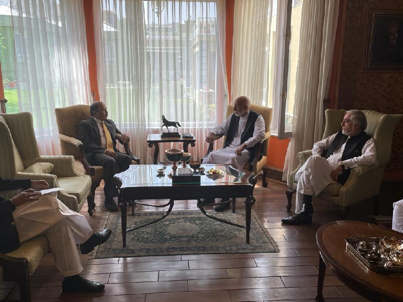 pakistan ambassador to afghanistan mansoor ahmed khan met with former afghan president hamid karzai and senior official abdullah abdullah photo twitter ambmansoorkhan