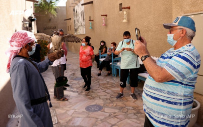 escaping coronavirus lockdowns tourists flock to dubai escaping coronavirus lockdowns tourists flock to dubai