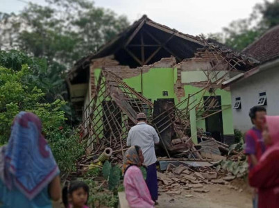indonesia s java hit by magnitude 5 9 quake reports of one killed damage indonesia s java hit by magnitude 5 9 quake reports of one killed damage
