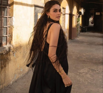 ertugrul star esra bilgic turns off instagram comments on bikini post