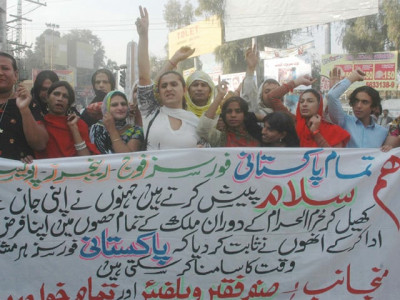 security eunuchs clap for the police security eunuchs clap for the police