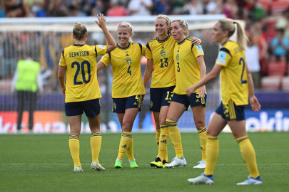 sweden netherlands reach euro quarters
