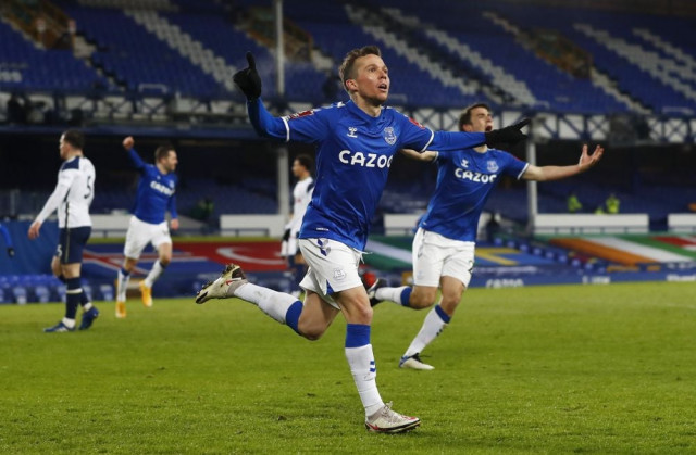 everton edge nine goal tottenham thriller man city cruise into fa cup quarters everton edge nine goal tottenham thriller man city cruise into fa cup quarters