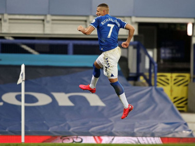 richarlison strikes to boost everton s top four bid richarlison strikes to boost everton s top four bid