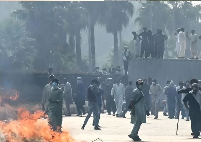 Supporters and activists of former prime minister Imran Khan´s PTI take part in a protest in Islamabad on October 5, 2024. — AFP