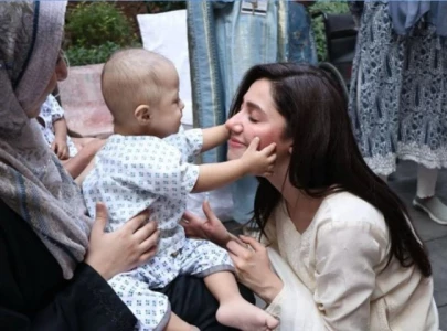 mahira khan spreads smiles and hope among children fighting cancer