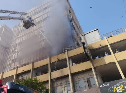 fire extinguished in karachi s m a jinnah road building no casualties