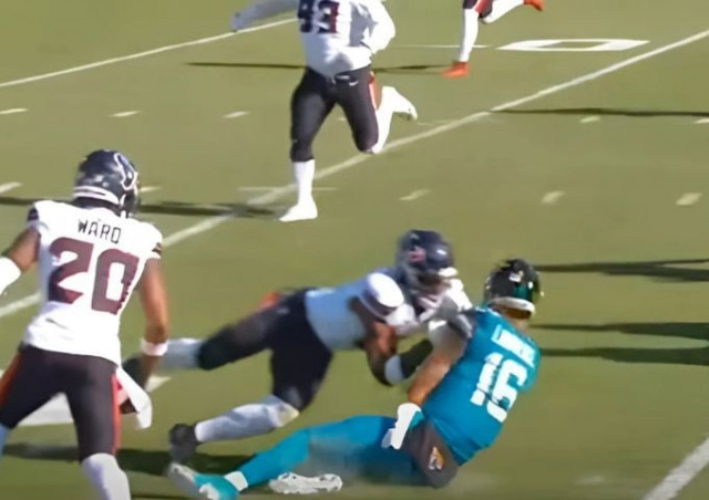 trevor lawrence concussion nfl s michael strahan slams azeez al shaair for dirty hit