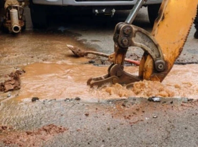water crisis looms over karachi as leak reappears in repaired pipeline