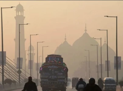 indian diwali celebrations worsen lahore s smog situation