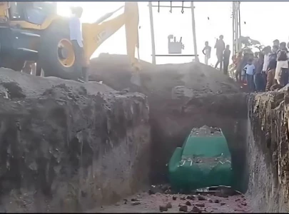 watch gujarat family holds funeral for car invites 1 500 people