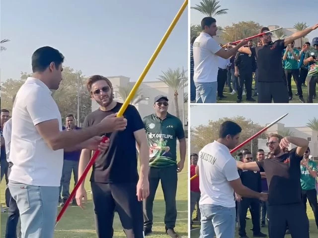 watch shahid afridi learns javelin throw skills from arshad nadeem