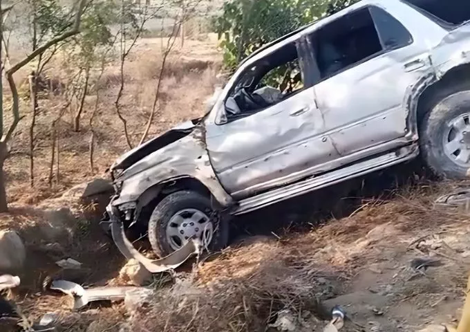 one killed as car falls off lyari expressway in karachi one killed as car falls off lyari expressway in karachi