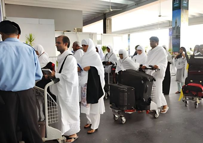 Hajj 2025: Government to limit costs, tighten regulations on private operators | The Express Tribune