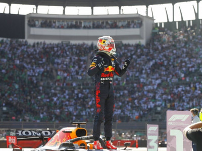 verstappen outpaces hamilton to win mexico grand prix