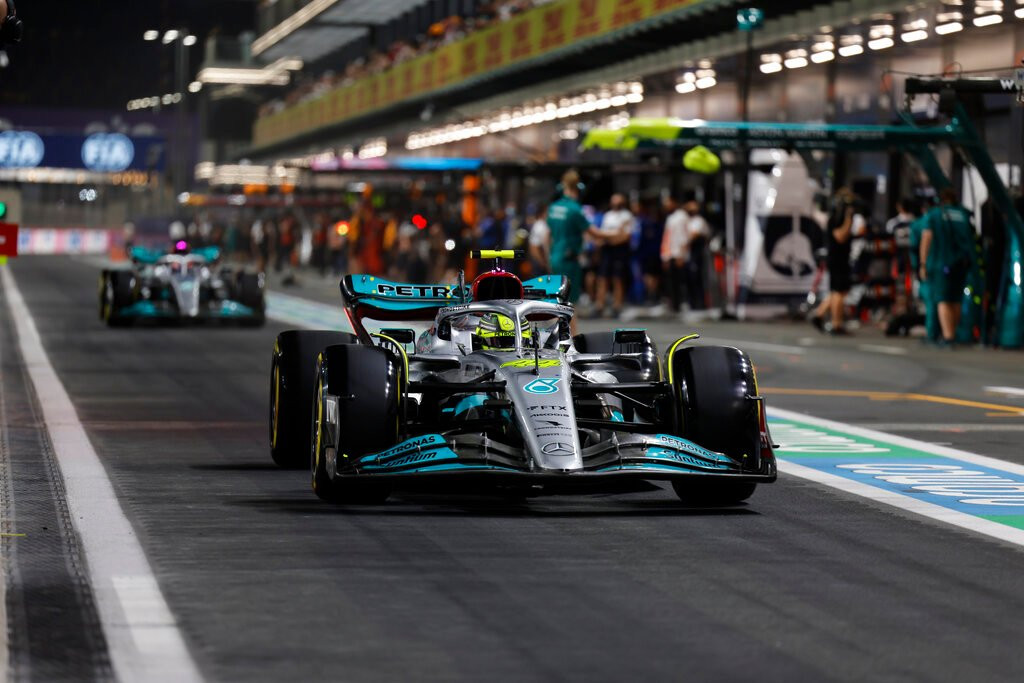 Photo of Mercedes, Hamilton's struggles put to the test in Melbourne