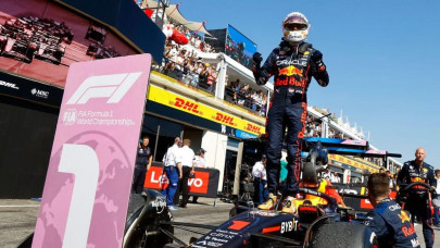 verstappen wins french gp after leclerc crashes out