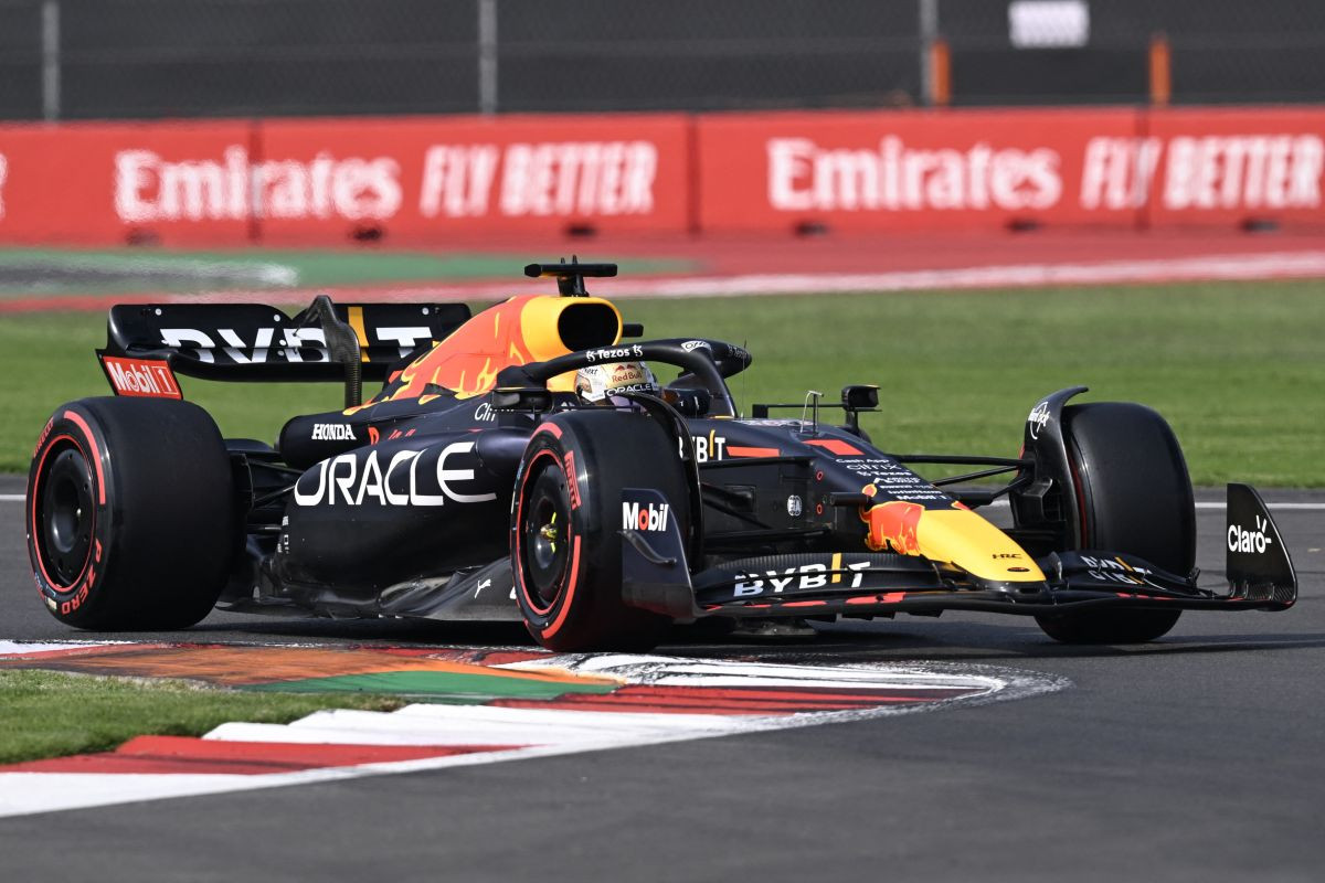 Photo of Verstappen takes Mexico GP pole position