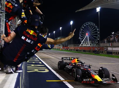 verstappen wins season opening bahrain gp