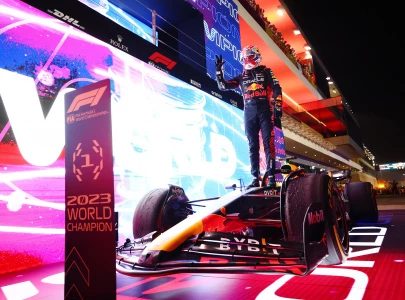 verstappen wins third straight formula one title