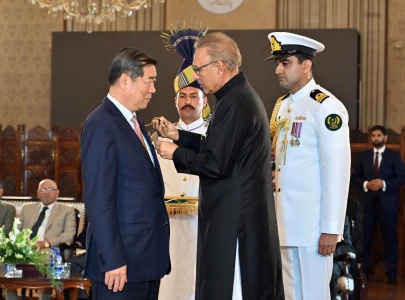 president confers hilal e pakistan award on chinese vice premier