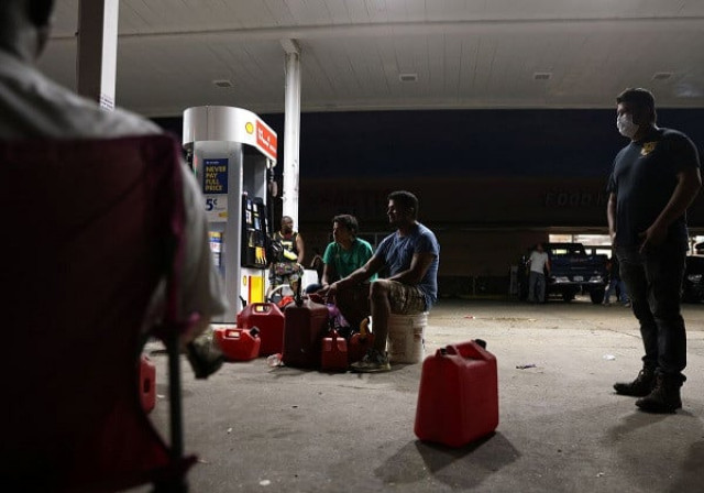people who say they have been waiting for hours for a gas truck to show up are seen at a gas station in the aftermath of hurricane ida in new orleans louisiana us august 31 2021 photo reuters people who say they have been waiting for hours for a gas truck to show up are seen at a gas station in the aftermath of hurricane ida in new orleans louisiana us august 31 2021 photo reuters