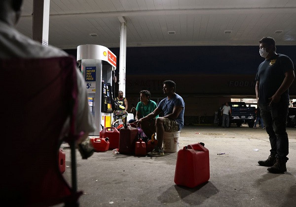 people who say they have been waiting for hours for a gas truck to show up are seen at a gas station in the aftermath of hurricane ida in new orleans louisiana us august 31 2021 photo reuters