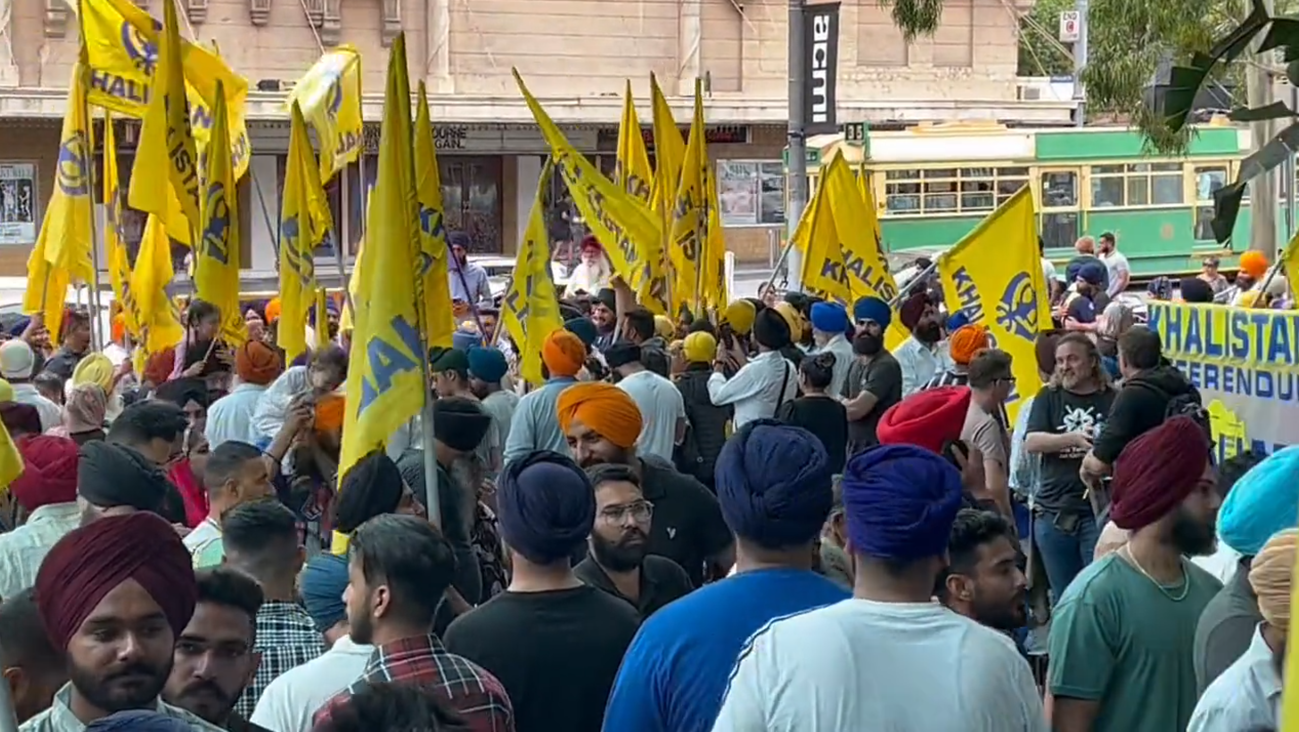 a large number of demonstrators queued outside the khalistan referendum voting centre in melbourne australia on january 29 2023 image courtesy twitter jagdeepsingh ny