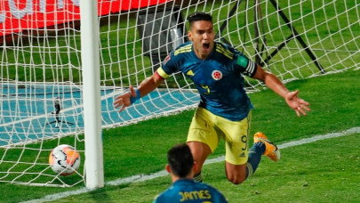 falcao rescues point for colombia in 2 2 draw with chile