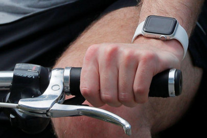 could your fitbit or apple watch detect early covid 19 symptoms