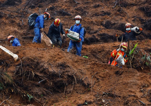 rescue workers work at the site where a china eastern airlines boeing 737 800 plane flying from kunming to guangzhou crashed in wuzhou guangxi zhuang autonomous region china march 24 2022 reuters rescue workers work at the site where a china eastern airlines boeing 737 800 plane flying from kunming to guangzhou crashed in wuzhou guangxi zhuang autonomous region china march 24 2022 reuters