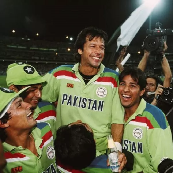 pm imran wins uae award for his contribution to sports