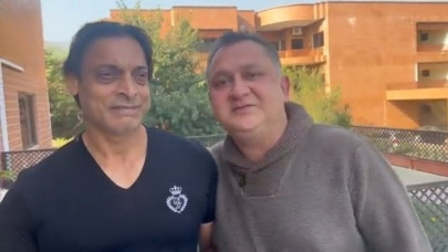 fawad brokers truce between shoaib dr nauman