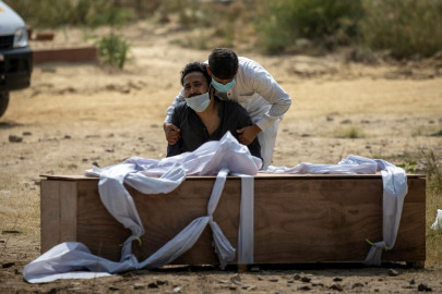 delhi covid 19 cemetery running low on space as deaths mount delhi covid 19 cemetery running low on space as deaths mount