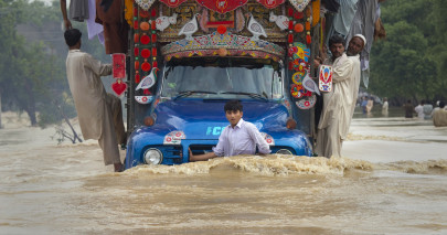 sindh s barrages under threat as water levels rise