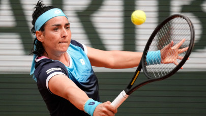 jabeur thiem crash at french open