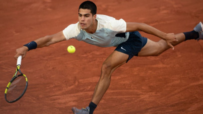 alcaraz zverev pull off french open escapes