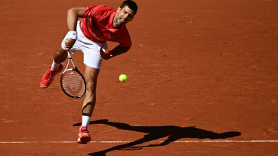 djokovic nadal and alcaraz roll into last 16 at french open