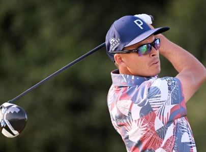 fowler rides rollercoaster to lead us open