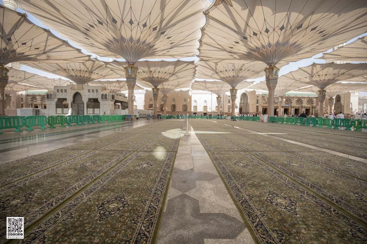 the amazing features of the hi tech prayer mats at the two holy mosques the amazing features of the hi tech prayer mats at the two holy mosques
