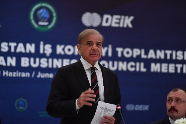 prime minister shehbaz sharif attended a meeting with turkish investors and pakistani businessmen held by pakistan turkey business council in ankara photo twitter pakpmo